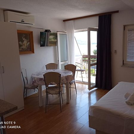 Apartments Mihovil Omis Bilik gambar