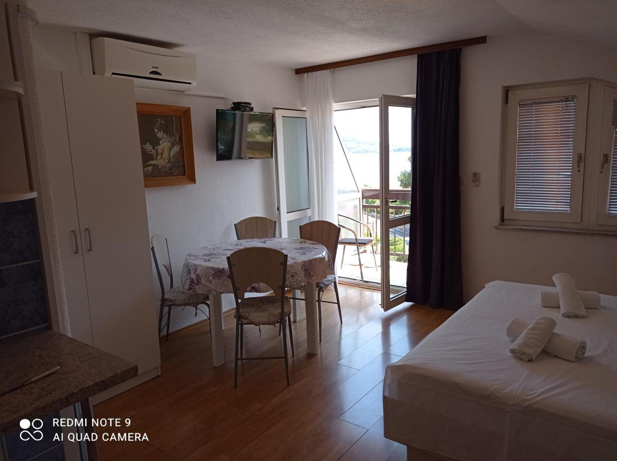 Apartments Mihovil Omis Bilik gambar