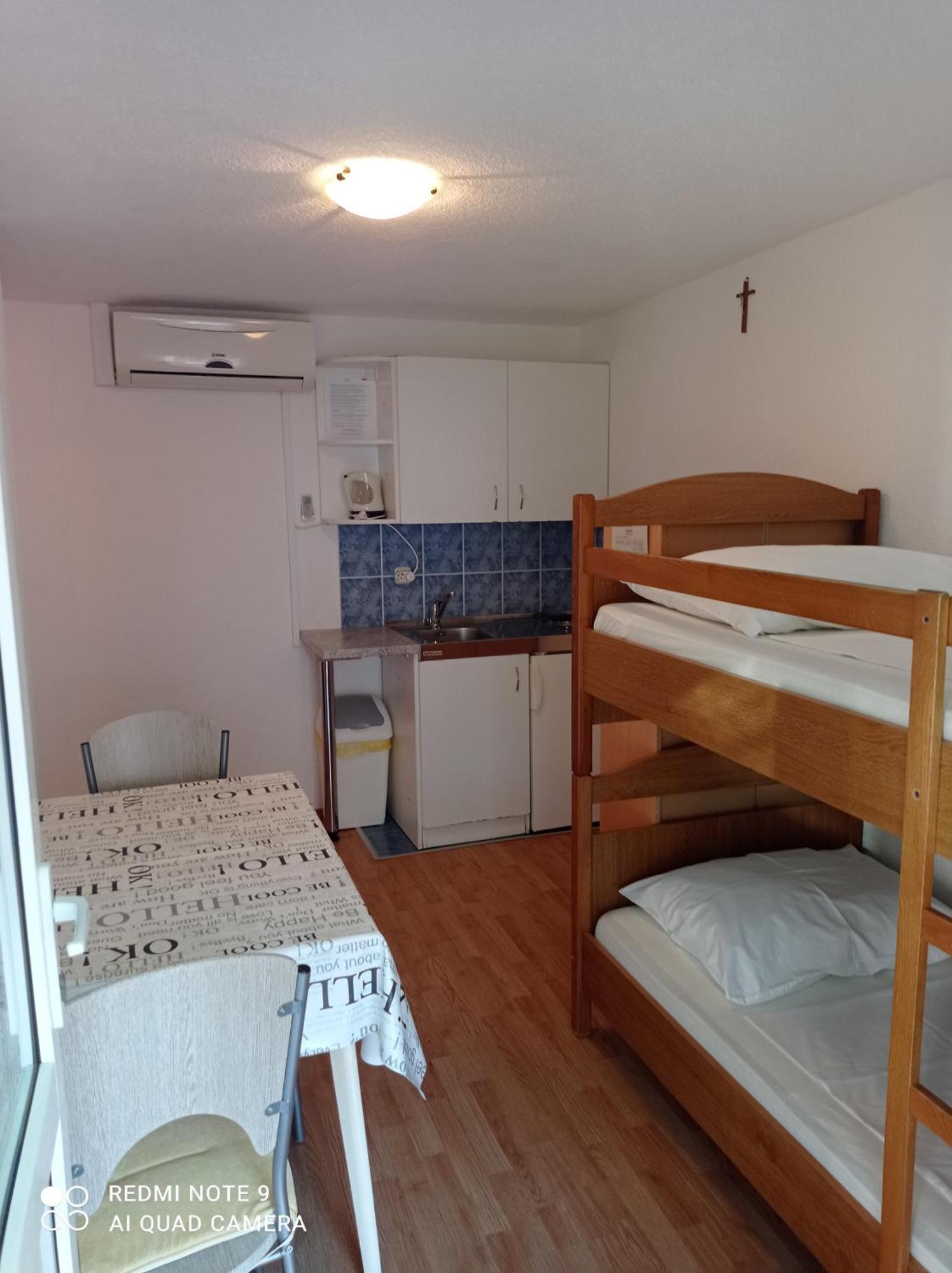 Apartments Mihovil Omis Bilik gambar