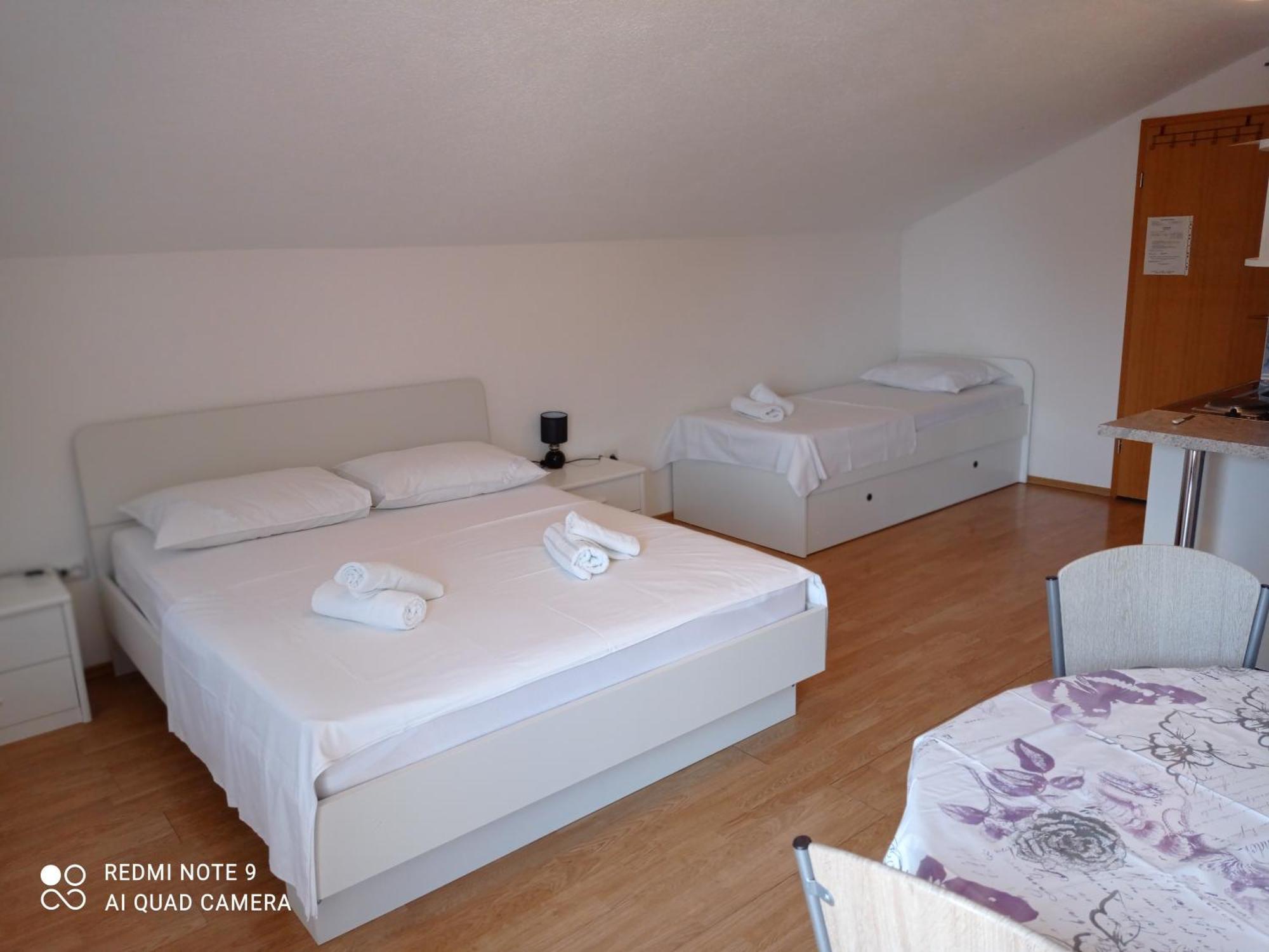 Apartments Mihovil Omis Bilik gambar