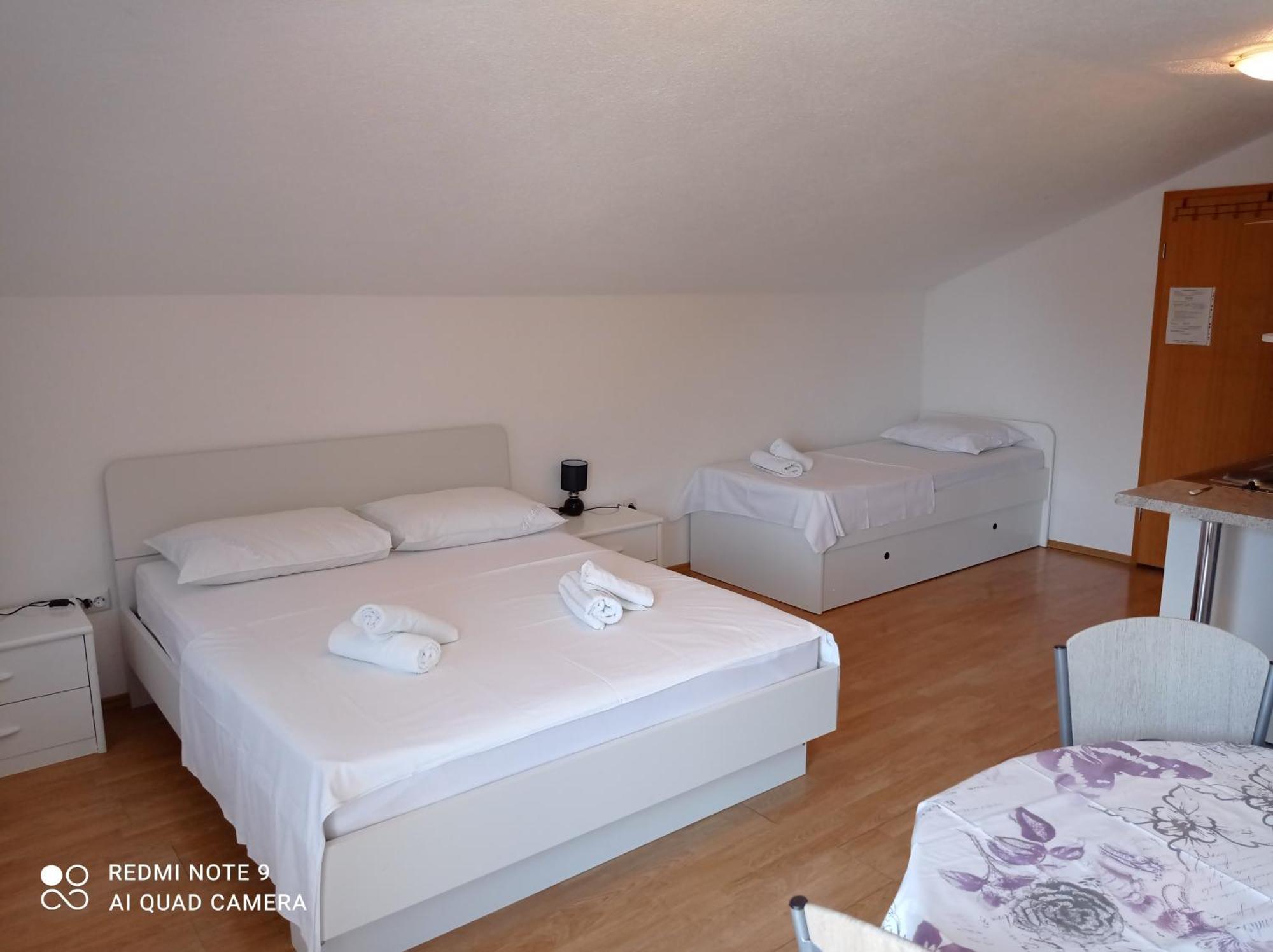 Apartments Mihovil Omis Bilik gambar