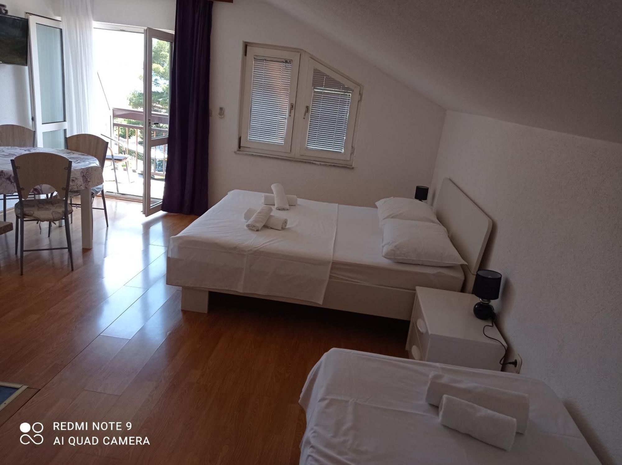 Apartments Mihovil Omis Bilik gambar