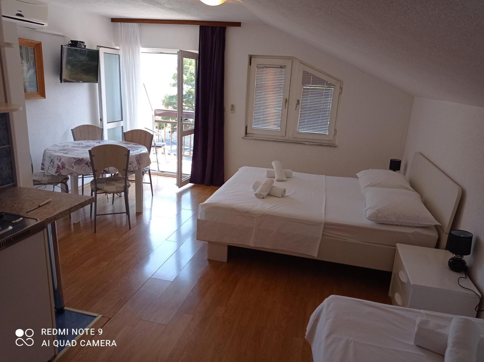 Apartments Mihovil Omis Bilik gambar