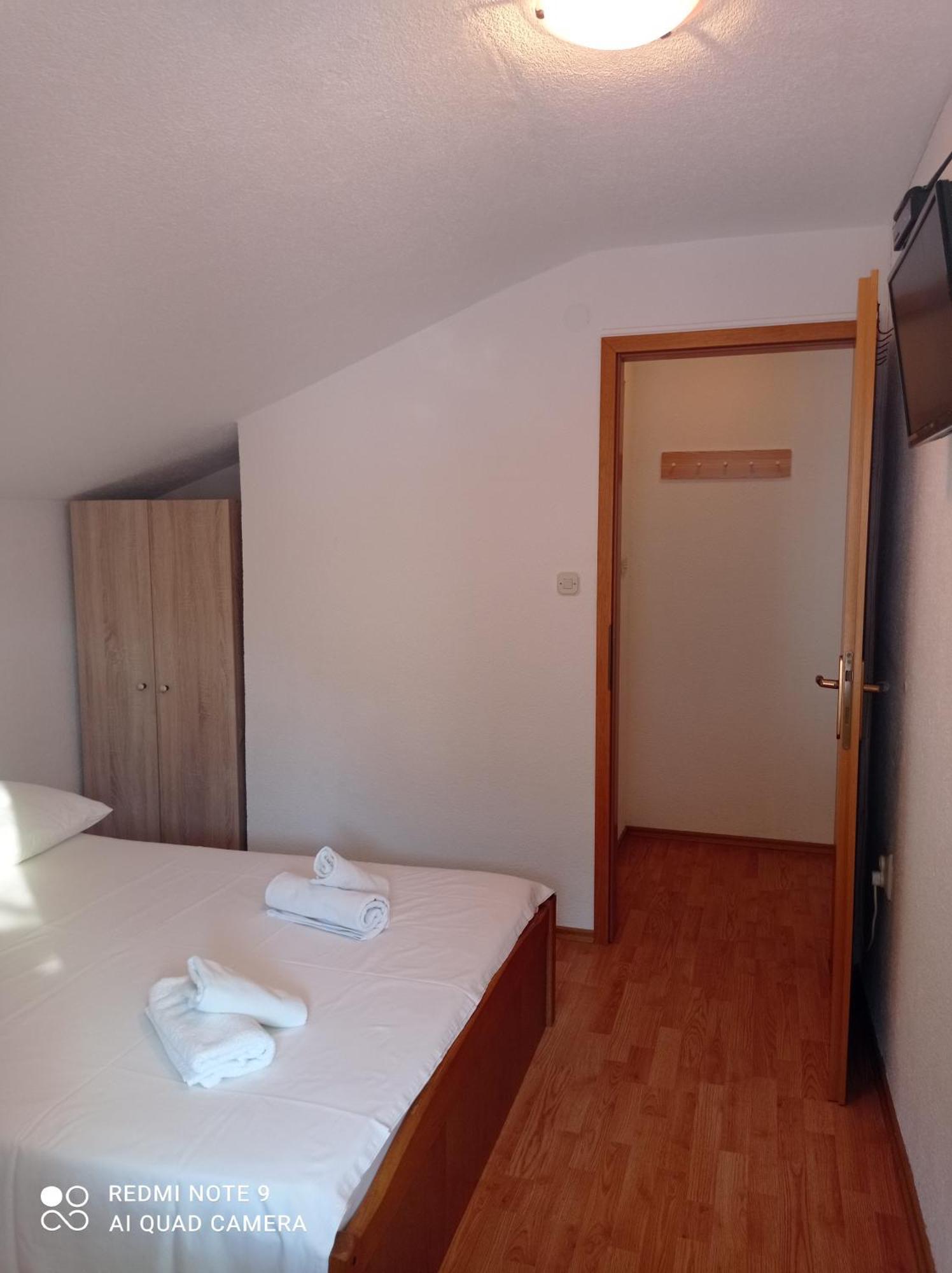 Apartments Mihovil Omis Bilik gambar