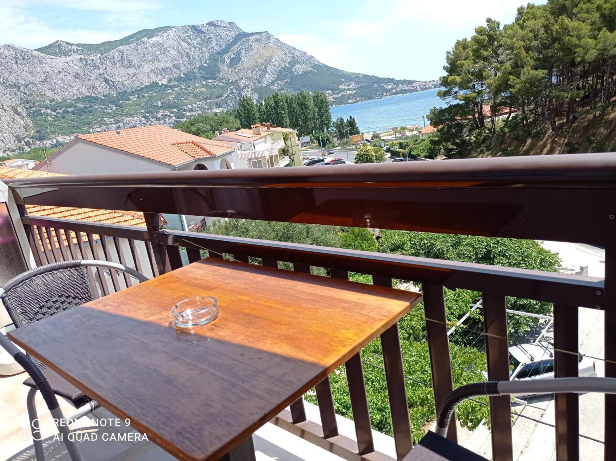 Apartments Mihovil Omis Bilik gambar