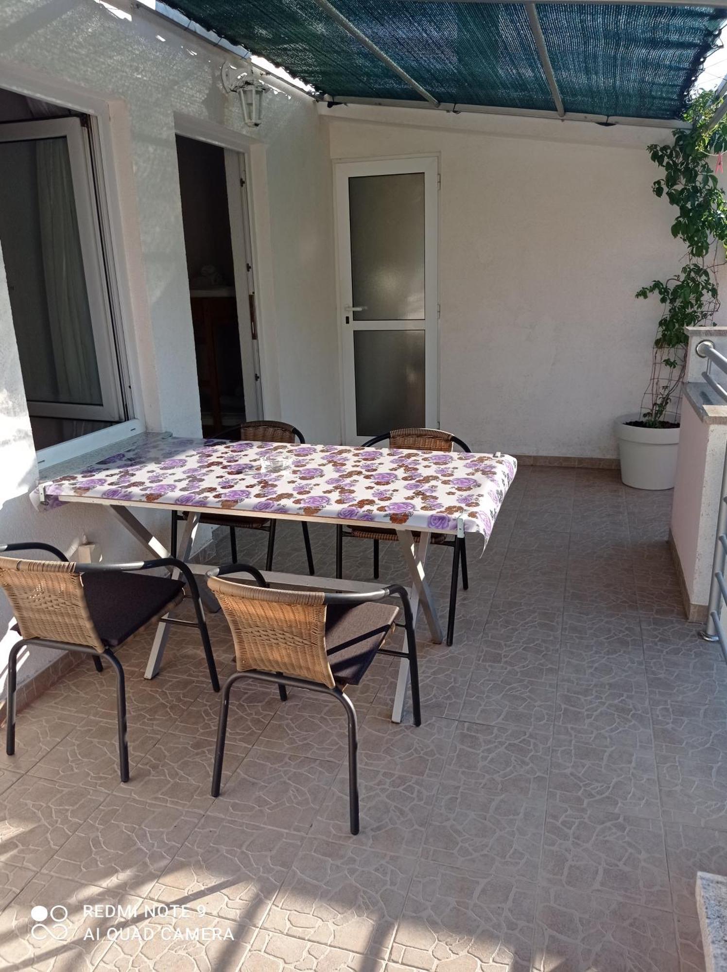 Apartments Mihovil Omis Bilik gambar